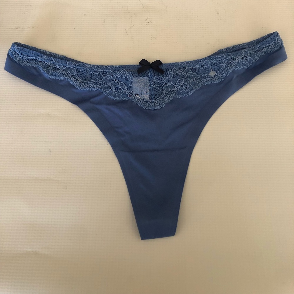 Maidenform thong